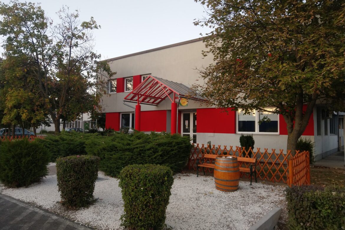 PRETTL Hungária Kft. 5000m2 gyár és irodaépület, Szekszárd