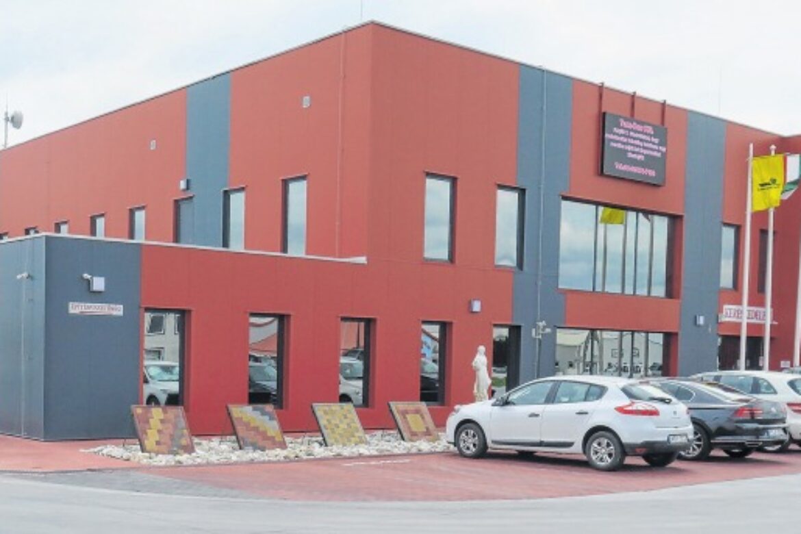 TAM-BAU Kft. csarnok és irodaépület, Tamási